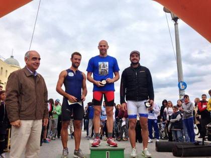 575695_590943884280100_434032050_n